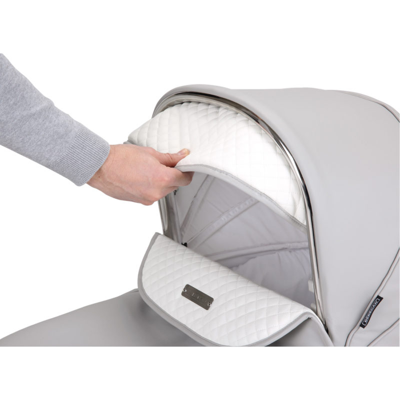 KP521 SILVER GREY CARRYCOT CO2